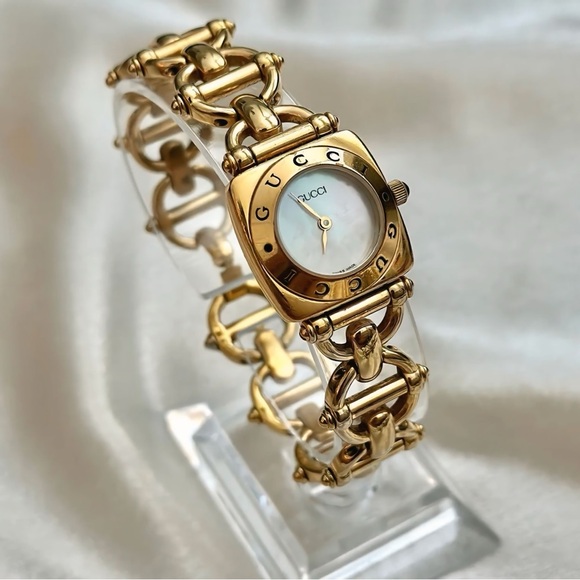 AUTHENTIC VINTAGE GUCCI MOTHER-OF-PEARL GOLD HORSEBIT WATCH - Picture 2 of 8